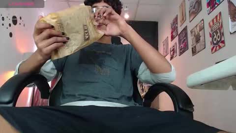 DEREN online show from December 14, 4:34 pm