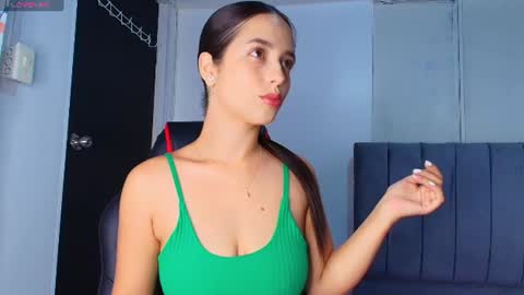 Snapshot of derly_cuervo703031 chatting on July 17, 7:19 pm derly_cuervo703031 online show from July 17, 7:19 pm