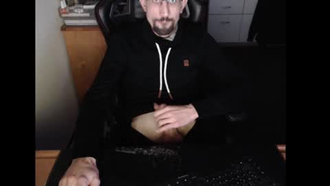 Snapshot of dermattes chatting on December 7, 4:36 pm dermattes online show from December 7, 4:36 pm