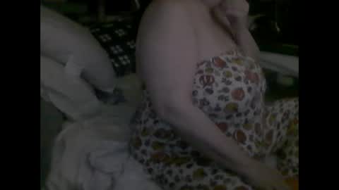 Snapshot of deroseblack chatting on October 27, 11:20 pm deroseblack online show from October 27, 11:20 pm