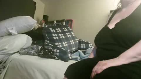 Snapshot of deroseblack chatting on November 4, 2:10 am deroseblack online show from November 4, 2:10 am