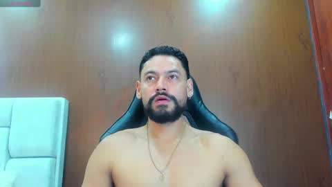 Snapshot of derrybigger_cm chatting on November 6, 2:07 pm DerryBigger CM online show from November 6, 2:07 pm