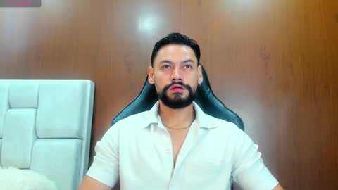 Snapshot of derrybigger_cm chatting on November 9, 1:42 pm DerryBigger CM online show from November 9, 1:42 pm