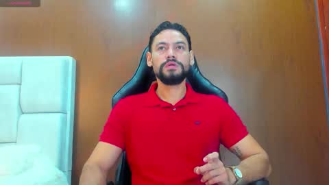 Snapshot of derrybigger_cm chatting on December 1, 2:22 pm DerryBigger CM online show from December 1, 2:22 pm