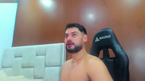 Snapshot of derrybigger_cm chatting on February 17, 9:54 pm DerryBigger CM online show from February 17, 9:54 pm