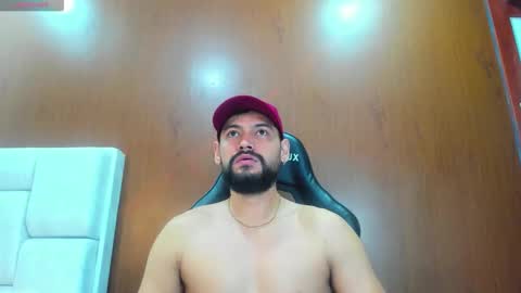 Snapshot of derrybigger_cm chatting on March 10, 2:49 am DerryBigger CM online show from March 10, 2:49 am