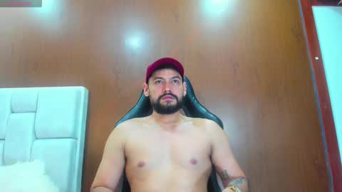 Snapshot of derrybigger_cm chatting on March 12, 12:17 am DerryBigger CM online show from March 12, 12:17 am