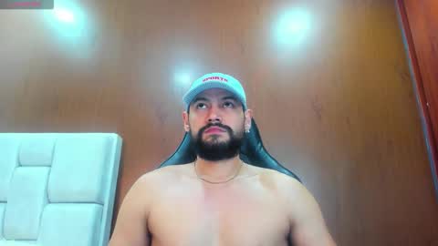 Snapshot of derrybigger_cm chatting on March 19, 12:03 am DerryBigger CM online show from March 19, 12:03 am