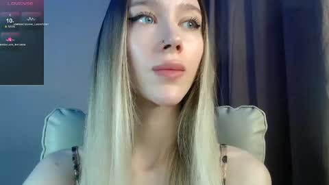 Snapshot of des_ch chatting on May 31, 6:09 pm Ari online show from May 31, 6:09 pm