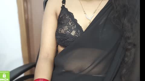 Snapshot of desicoupleshow chatting on January 18, 6:21 pm Eva and Adam online show from January 18, 6:21 pm