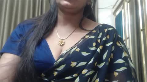 Snapshot of desimaisa130 chatting on February 15, 8:33 pm Maisa online show from February 15, 8:33 pm