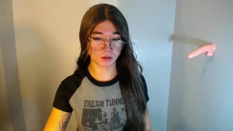 Snapshot of desirable_lorinexx chatting on December 19, 8:13 am LORINE online show from December 19, 8:13 am