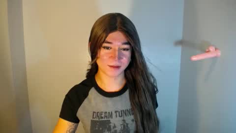 Snapshot of desirable_lorinexx chatting on December 21, 12:49 pm LORINE online show from December 21, 12:49 pm