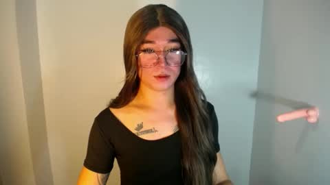 Snapshot of desirable_lorinexx chatting on December 23, 2:17 pm LORINE online show from December 23, 2:17 pm