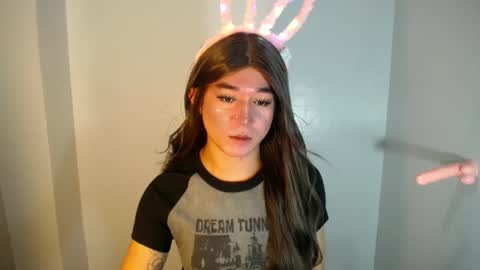 Snapshot of desirable_lorinexx chatting on December 23, 5:43 pm LORINE online show from December 23, 5:43 pm