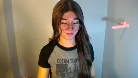 Snapshot of desirable_lorinexx chatting on December 25, 4:00 pm LORINE online show from December 25, 4:00 pm