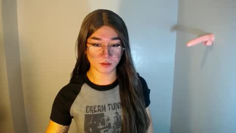 Snapshot of desirable_lorinexx chatting on January 1, 5:44 pm LORINE online show from January 1, 5:44 pm