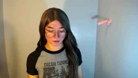 Snapshot of desirable_lorinexx chatting on January 1, 8:47 pm LORINE online show from January 1, 8:47 pm