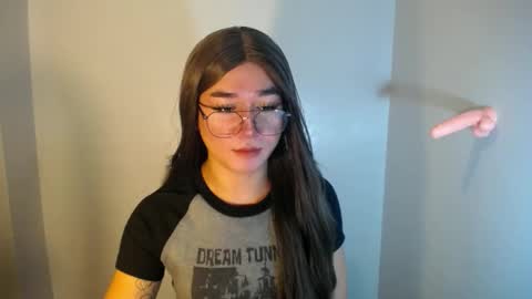 Snapshot of desirable_lorinexx chatting on January 2, 6:01 pm LORINE online show from January 2, 6:01 pm