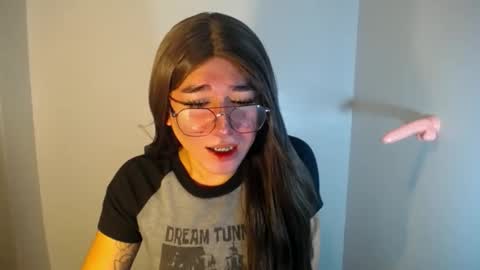 Snapshot of desirable_lorinexx chatting on January 2, 11:27 pm LORINE online show from January 2, 11:27 pm