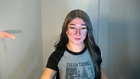 Snapshot of desirable_lorinexx chatting on January 3, 11:44 pm LORINE online show from January 3, 11:44 pm