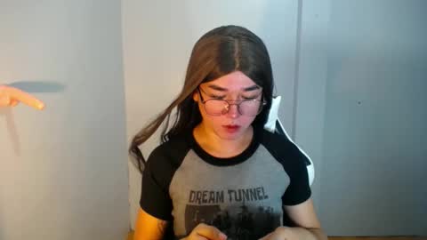 Snapshot of desirable_lorinexx chatting on January 4, 4:54 pm LORINE online show from January 4, 4:54 pm