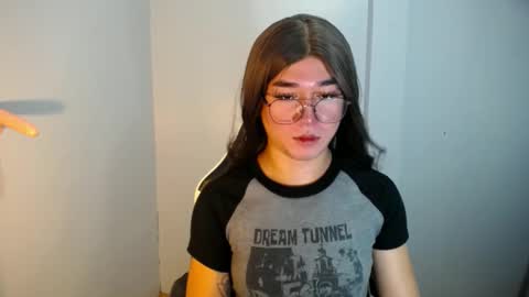 Snapshot of desirable_lorinexx chatting on January 4, 7:55 pm LORINE online show from January 4, 7:55 pm