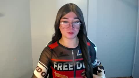 Snapshot of desirable_lorinexx chatting on January 6, 4:36 am LORINE online show from January 6, 4:36 am