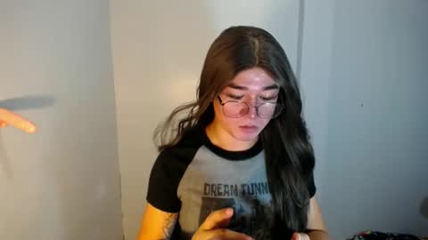 Snapshot of desirable_lorinexx chatting on January 11, 7:38 pm LORINE online show from January 11, 7:38 pm