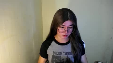 Snapshot of desirable_lorinexx chatting on January 14, 10:55 pm LORINE online show from January 14, 10:55 pm