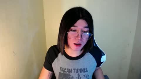 Snapshot of desirable_lorinexx chatting on January 21, 12:04 am LORINE online show from January 21, 12:04 am