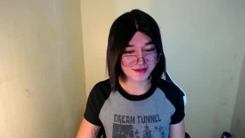 Snapshot of desirable_lorinexx chatting on January 21, 11:34 pm LORINE online show from January 21, 11:34 pm