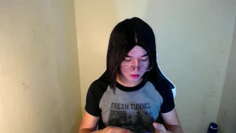 Snapshot of desirable_lorinexx chatting on January 22, 2:37 am LORINE online show from January 22, 2:37 am