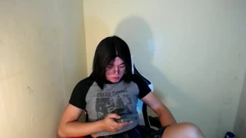 Snapshot of desirable_lorinexx chatting on January 24, 1:03 am LORINE online show from January 24, 1:03 am