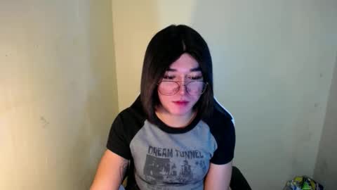 Snapshot of desirable_lorinexx chatting on January 26, 1:09 am LORINE online show from January 26, 1:09 am