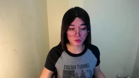 Snapshot of desirable_lorinexx chatting on February 2, 5:10 am LORINE online show from February 2, 5:10 am
