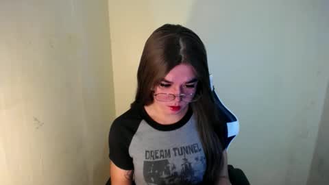 Snapshot of desirable_lorinexx chatting on February 7, 1:36 am LORINE online show from February 7, 1:36 am