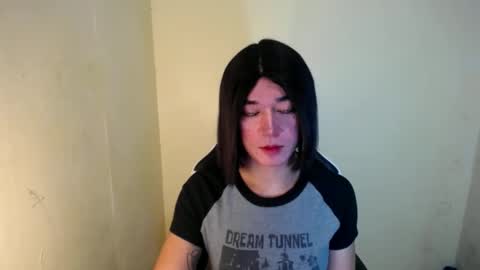 Snapshot of desirable_lorinexx chatting on February 14, 5:30 am LORINE online show from February 14, 5:30 am