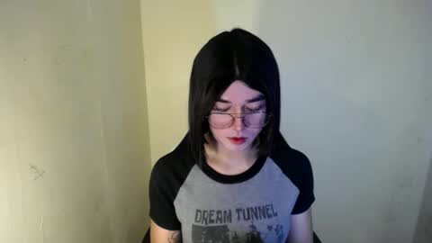 Snapshot of desirable_lorinexx chatting on February 23, 2:51 am LORINE online show from February 23, 2:51 am