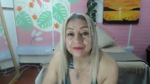 Snapshot of desire_latin chatting on June 6, 4:44 pm VALERIA online show from June 6, 4:44 pm