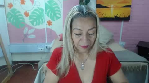 Snapshot of desire_latin chatting on June 9, 3:23 pm VALERIA online show from June 9, 3:23 pm