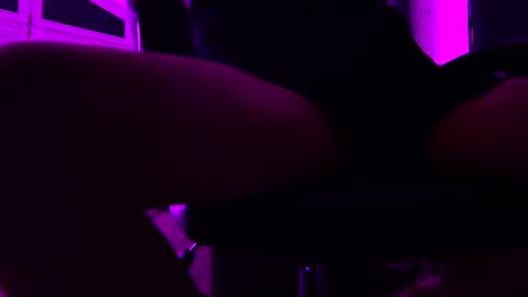 Snapshot of desiredsnack chatting on January 17, 4:06 am lecram online show from January 17, 4:06 am