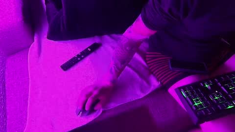 Snapshot of desiredsnack chatting on February 18, 2:51 am lecram online show from February 18, 2:51 am