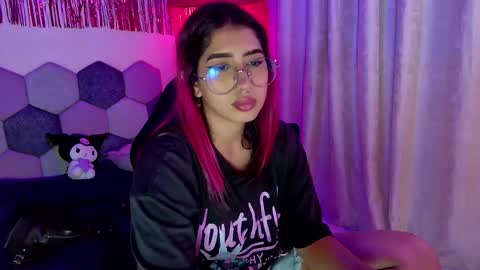 TORI AND MR. BEAR online show from February 21, 6:31 pm