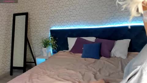 Snapshot of desiree_doll chatting on February 8, 1:20 am Gill online show from February 8, 1:20 am