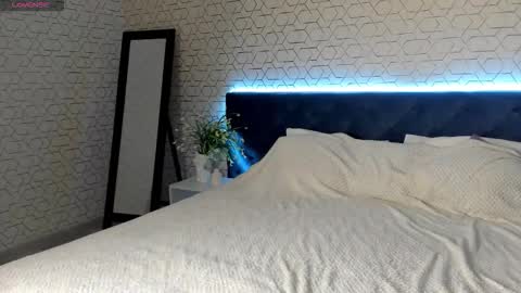 Snapshot of desiree_doll chatting on February 11, 1:10 am Gill online show from February 11, 1:10 am