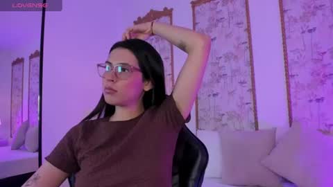 Snapshot of desireee_ chatting on June 17, 12:29 pm desire online show from June 17, 12:29 pm