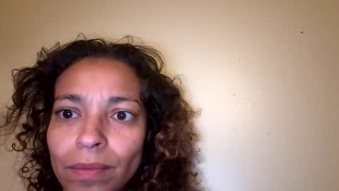 Snapshot of desirelillypuff chatting on April 16, 2:12 am desirelillypuff online show from April 16, 2:12 am