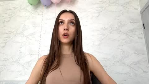 Snapshot of desirewingard chatting on April 2, 7:28 am Ksenia online show from April 2, 7:28 am