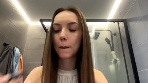 Snapshot of desirewingard chatting on April 8, 2:33 am Ksenia online show from April 8, 2:33 am
